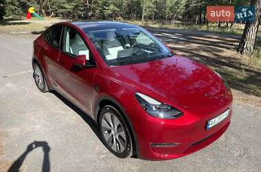 Tesla Model Y  2024