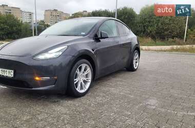 Tesla Model Y  2024