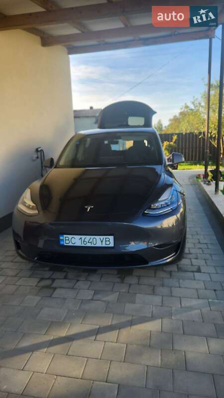 Tesla Model Y 2022
