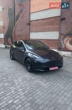 Tesla Model Y  2024