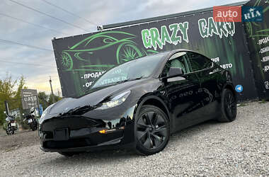 Tesla Model Y  2025