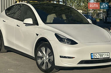 Tesla Model Y  2024