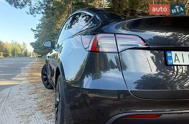 Tesla Model Y  2024