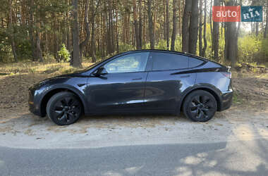Tesla Model Y  2024