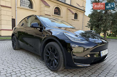 Tesla Model Y  2023