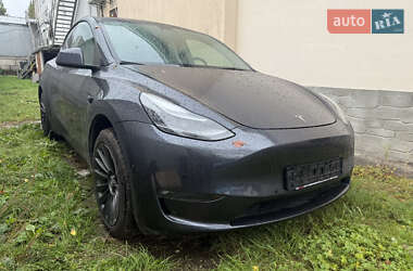 Tesla Model Y  2024
