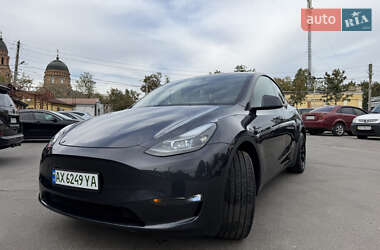 Tesla Model Y  2024