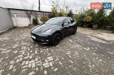 Tesla Model Y  2024