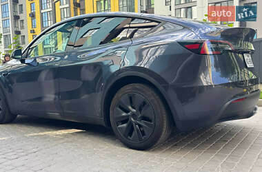 Tesla Model Y  2024