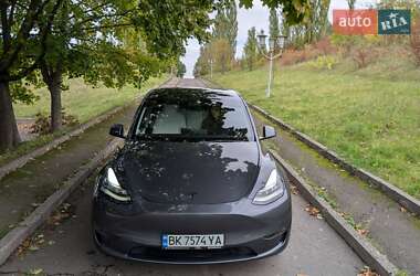 Tesla Model Y  2021