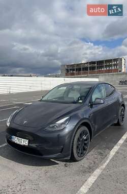 Tesla Model Y  2024