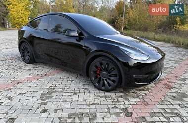 Tesla Model Y  2024