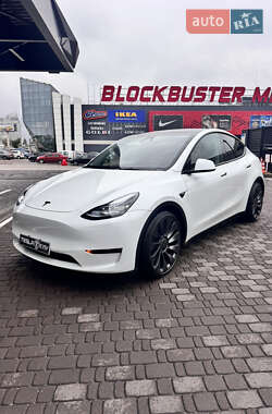 Tesla Model Y  2024
