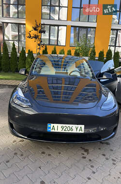 Tesla Model Y  2024