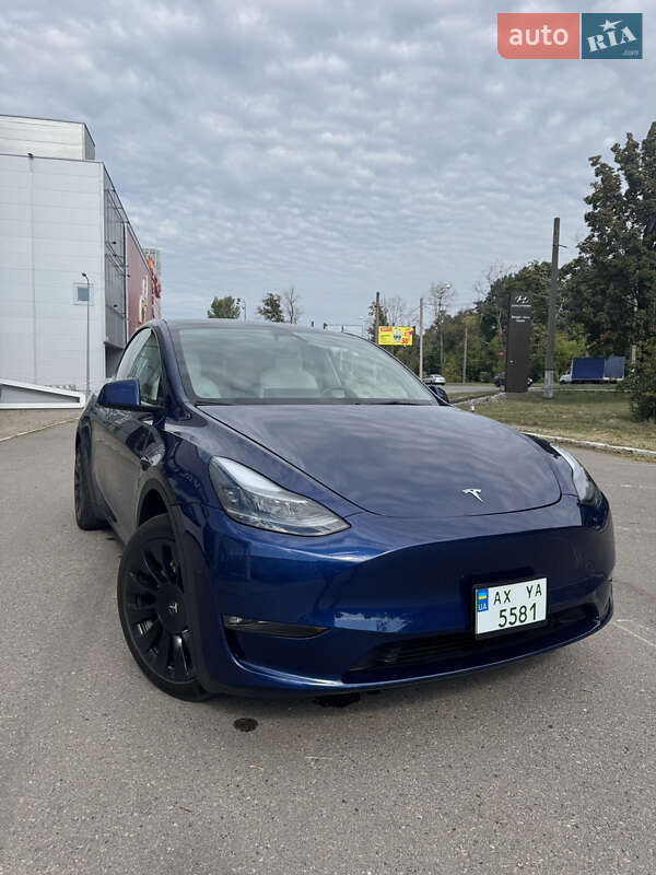 Tesla Model Y 2023
