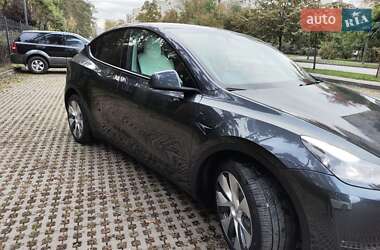 Tesla Model Y  2024