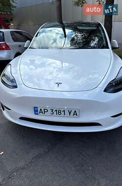 Tesla Model Y  2024