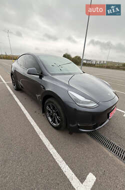 Tesla Model Y  2024