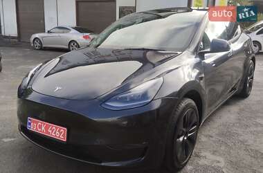 Tesla Model Y  2024