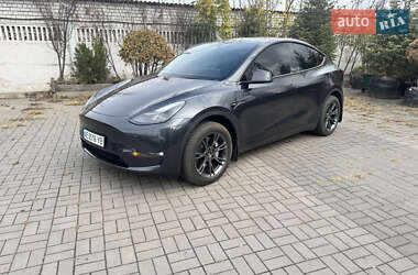 Tesla Model Y  2024