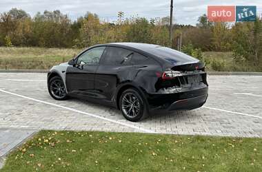 Tesla Model Y  2024