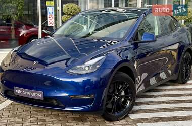 Tesla Model Y  2024