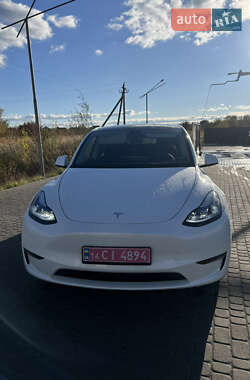 Tesla Model Y  2024