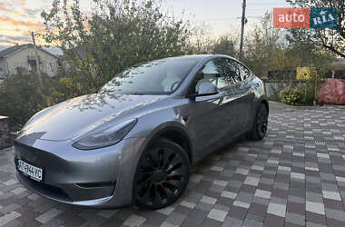 Tesla Model Y  2024