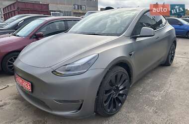 Tesla Model Y 2024