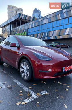 Tesla Model Y 2024