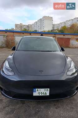 Tesla Model Y  2024