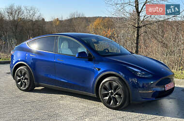 Tesla Model Y 2024