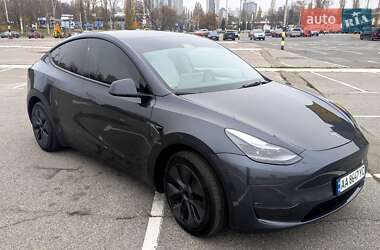 Tesla Model Y  2024