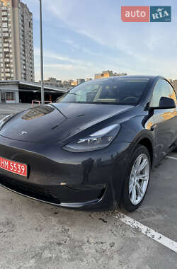 Tesla Model Y  2024