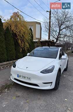 Tesla Model Y 2024