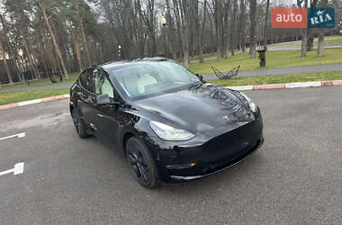 Tesla Model Y  2024