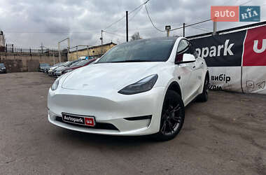 Tesla Model Y  2024