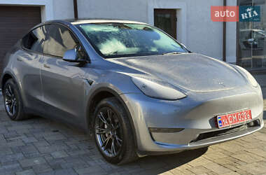 Tesla Model Y 2024
