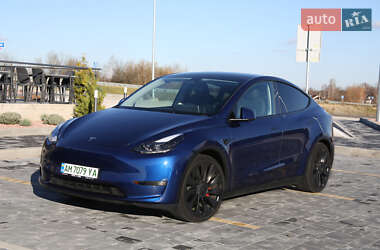 Tesla Model Y  2024