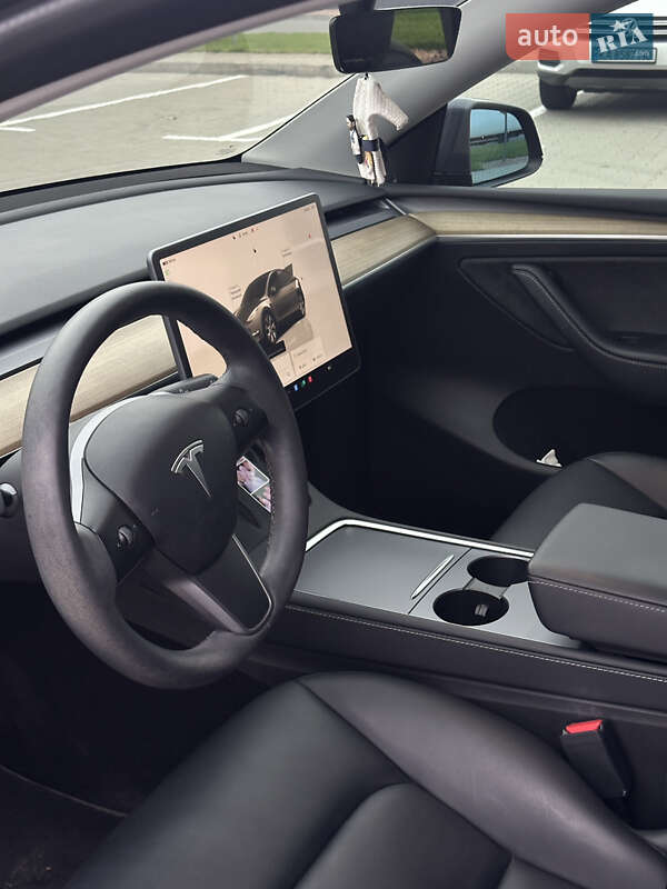 Позашляховик / Кросовер Tesla Model Y 2022 в Києві фото 11 Позашляховик / Кросовер Tesla Model Y 2022 в Києві