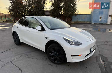 Tesla Model Y  2024