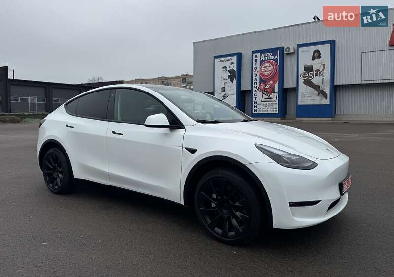 Tesla Model Y 2023