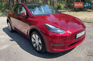 Tesla Model Y 2024