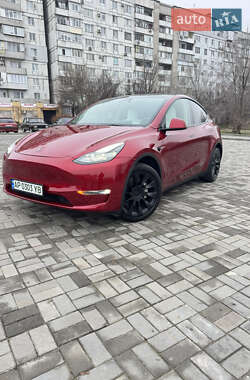 Tesla Model Y 2024