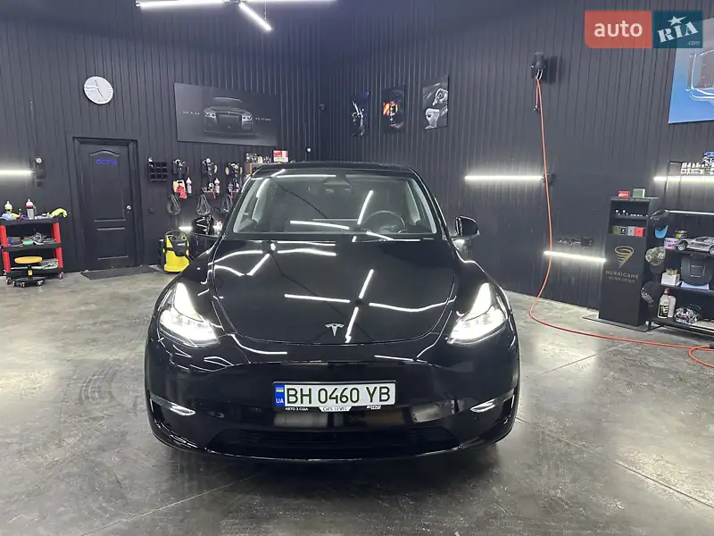 Tesla Model Y 2024