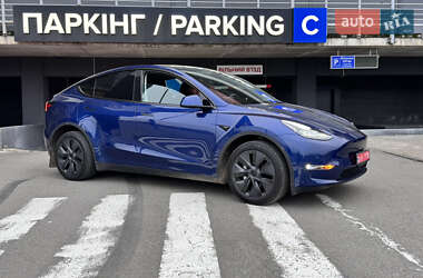 Tesla Model Y 2024