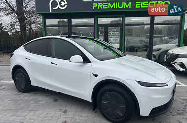 Tesla Model Y  2025