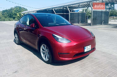 Tesla Model Y  2024