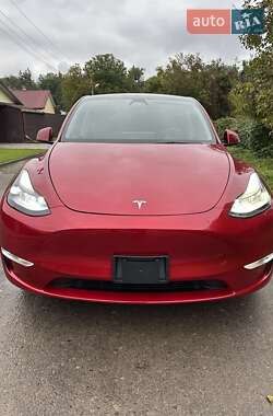 Tesla Model Y 2024