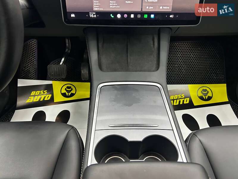 Внедорожник / Кроссовер Tesla Model Y 2023 в Черновцах